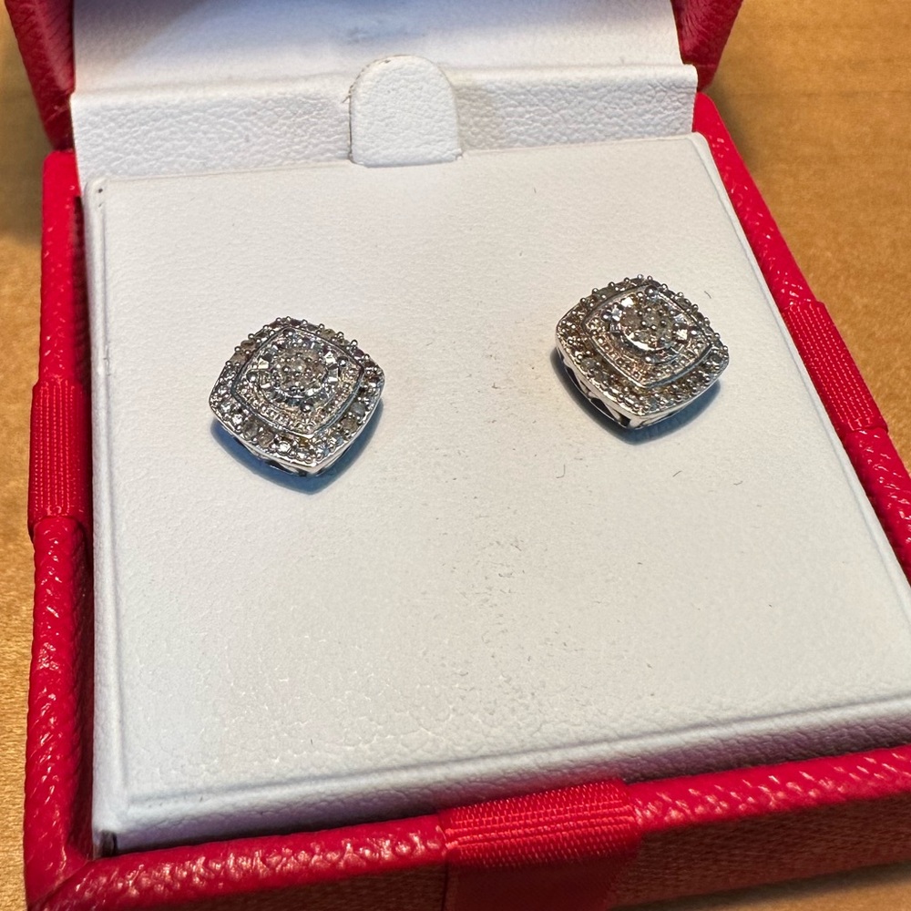Cushion shaped earrings